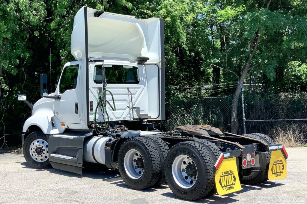 2021 CUM LT625 6×4 Day Cab