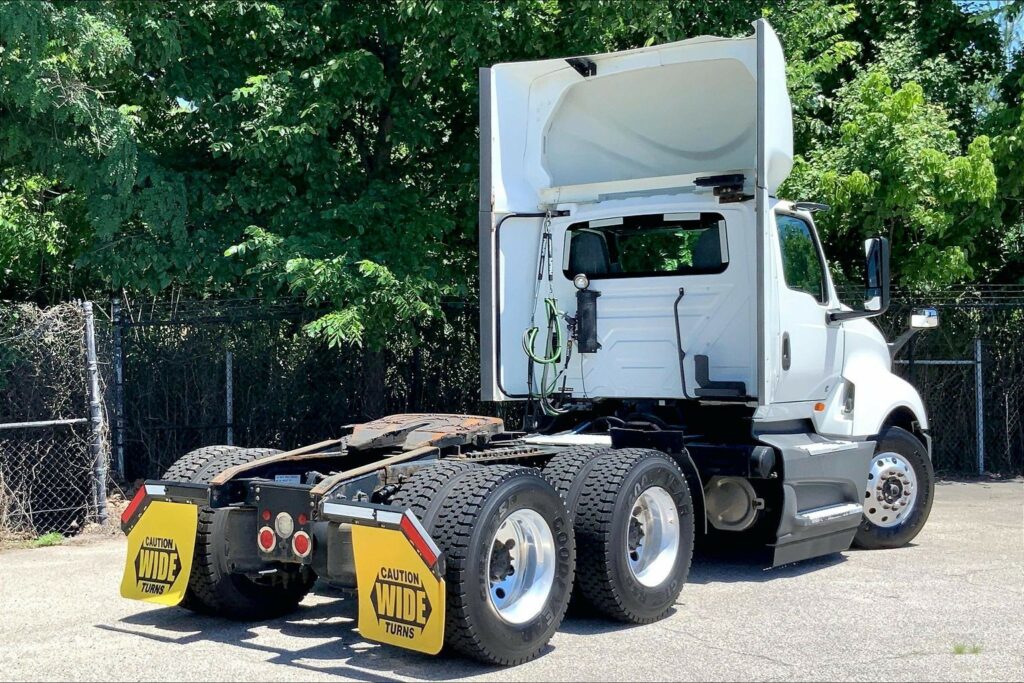 2021 CUM LT625 6×4 Day Cab