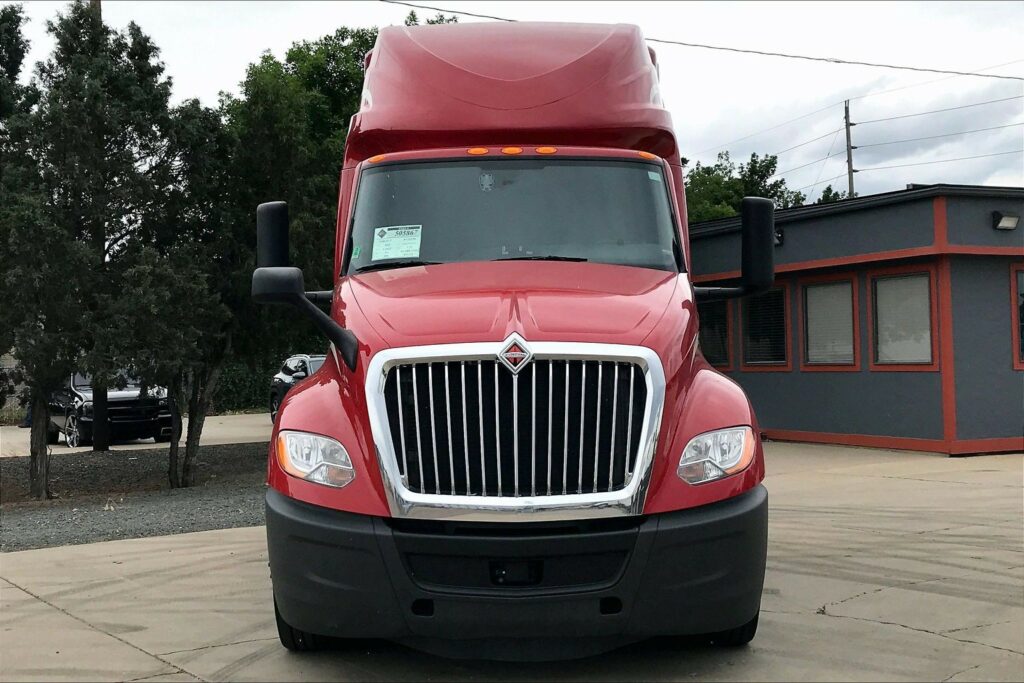 2023 CUM LT625 6X4 Sleeper