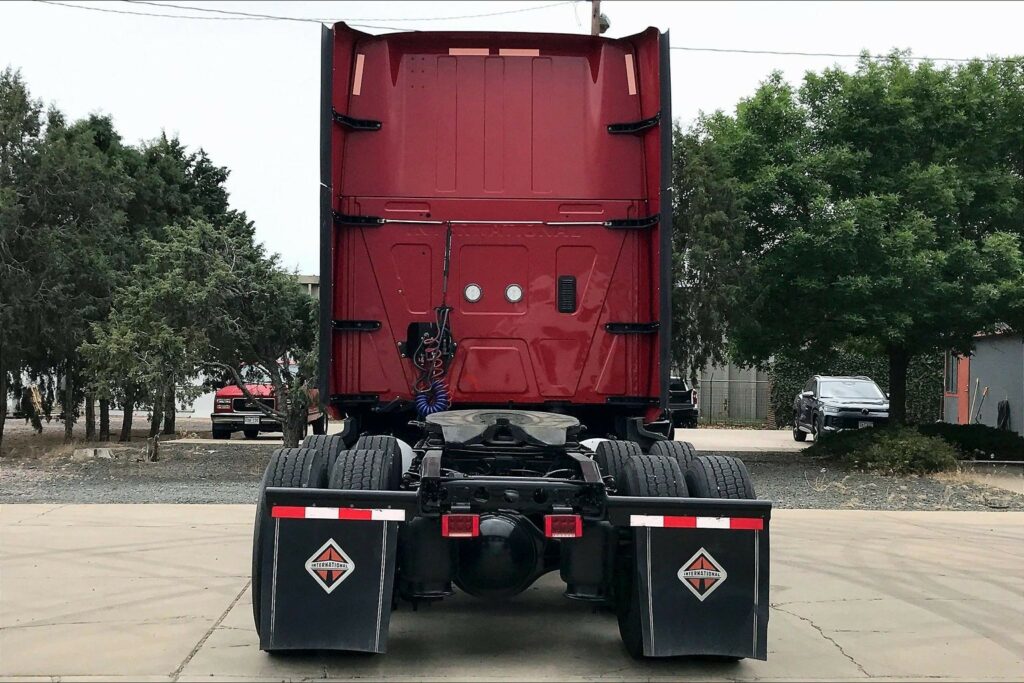 2023 CUM LT625 6X4 Sleeper