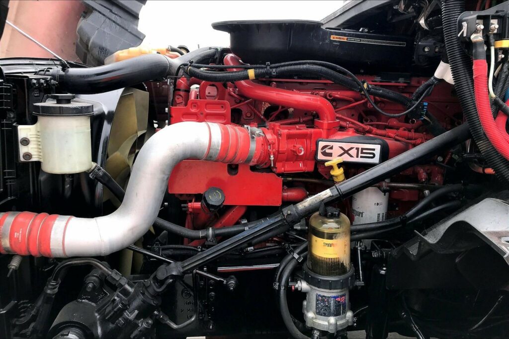 2023 CUM LT625 6X4 Sleeper