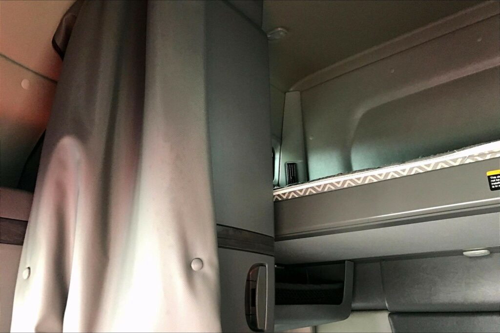 2023 CUM LT625 6X4 Sleeper
