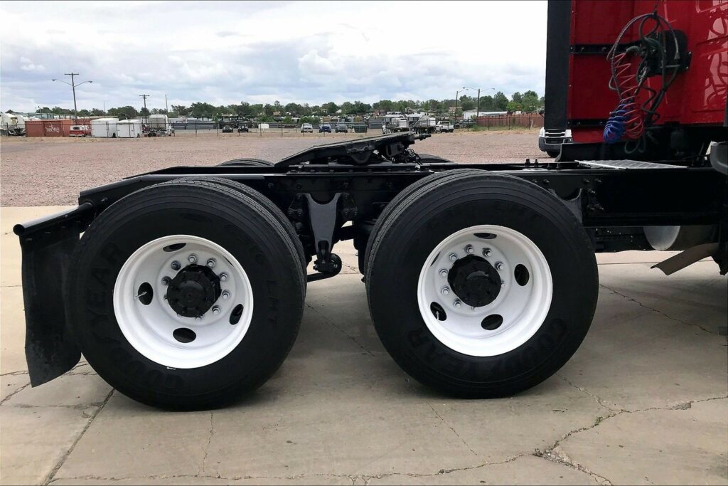 2023 CUM LT625 6X4 Sleeper