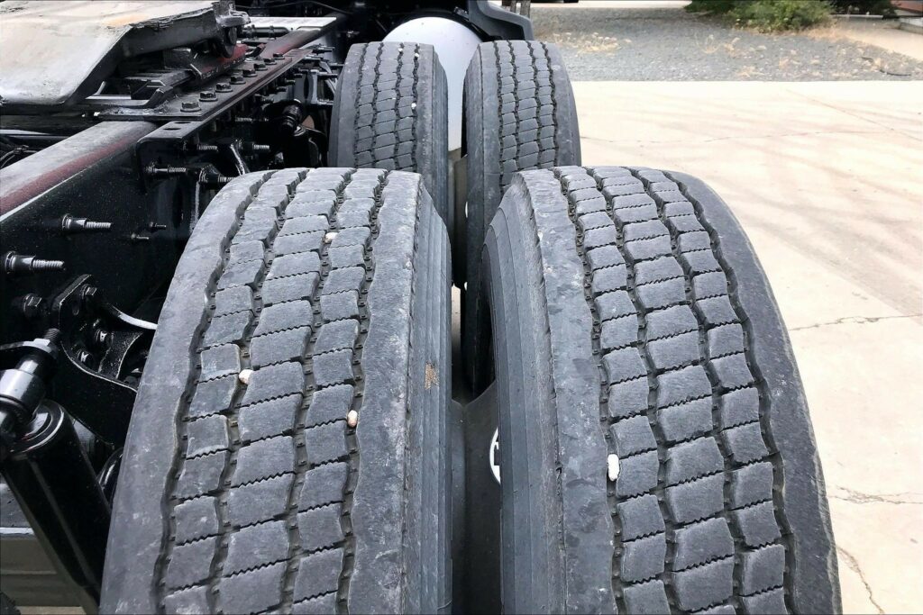 2023 CUM LT625 6X4 Sleeper