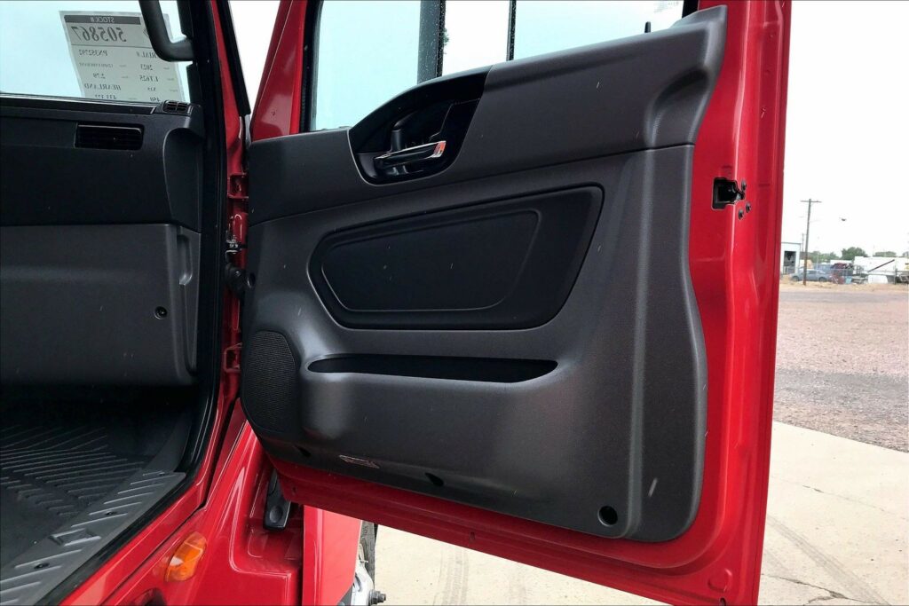 2023 CUM LT625 6X4 Sleeper