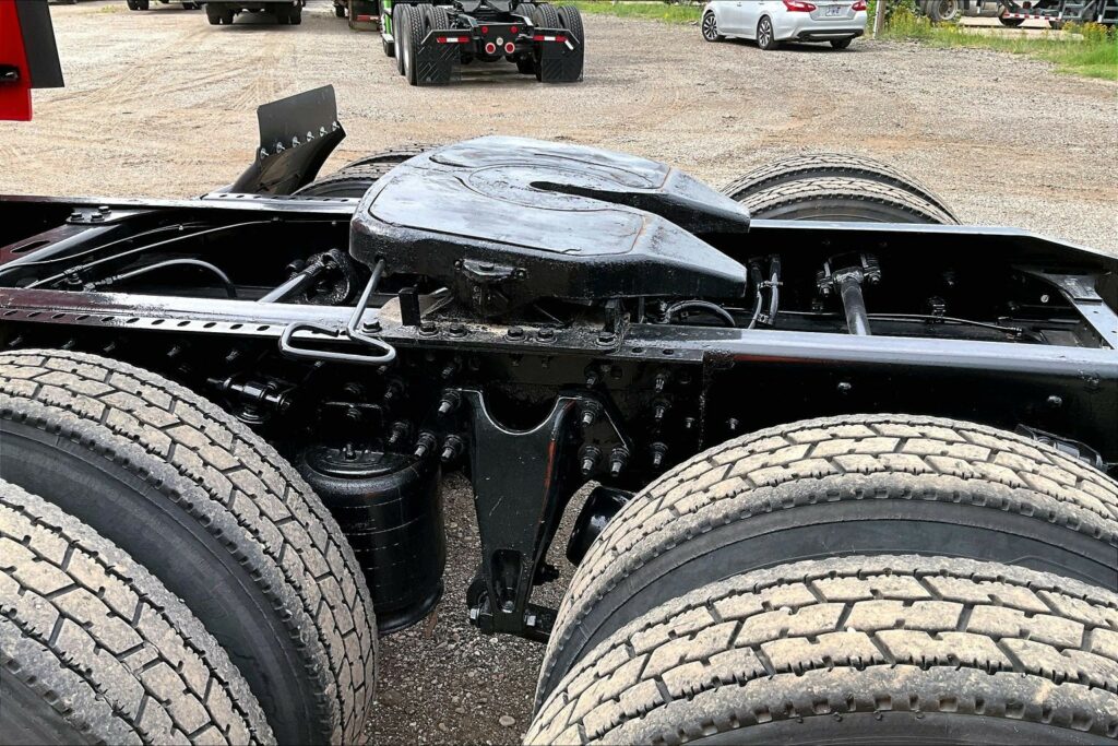 2021 CUM LT625 6×4 Sleeper