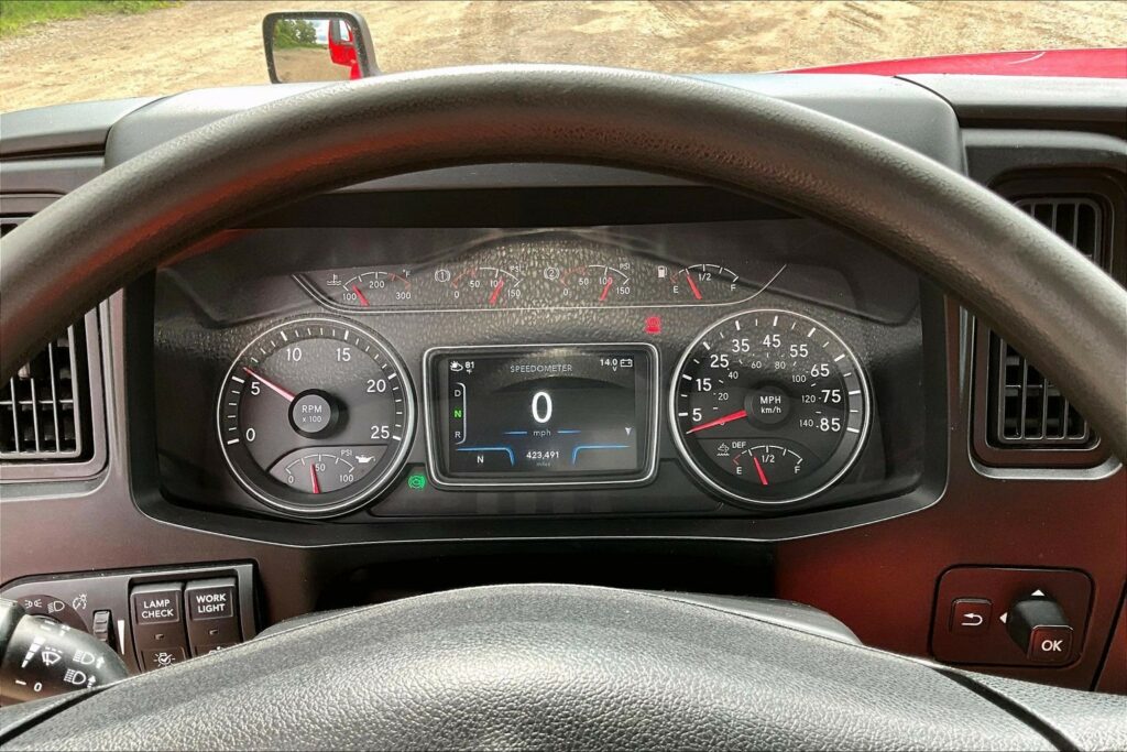 2021 CUM LT625 6×4 Sleeper