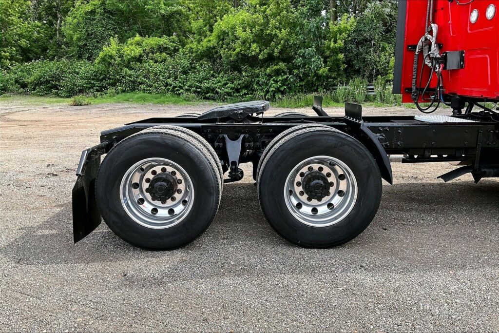 2021 CUM LT625 6×4 Sleeper