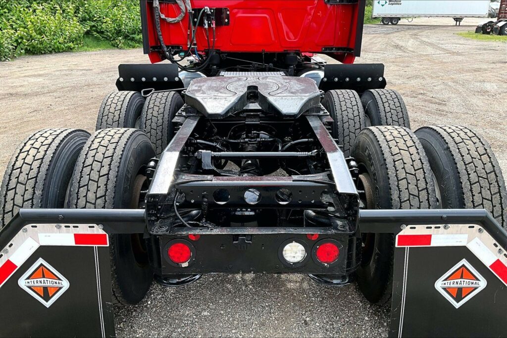 2021 CUM LT625 6×4 Sleeper
