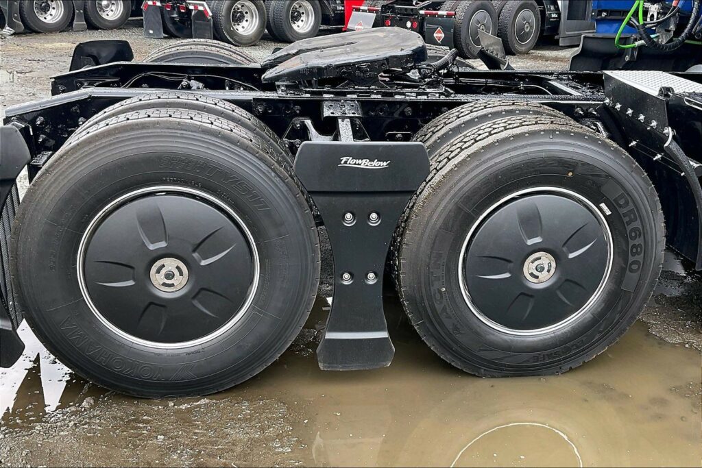 2022 CUM LT625 6×4 Sleeper