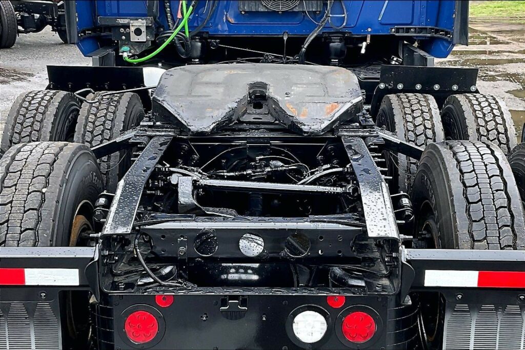 2022 CUM LT625 6×4 Sleeper