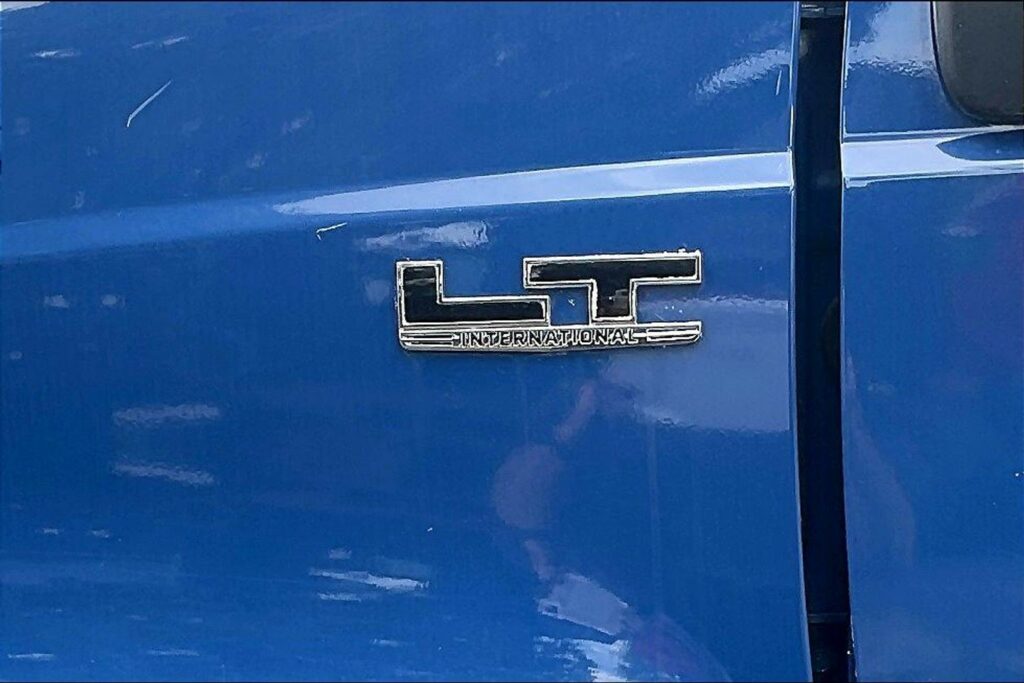 2022 CUM LT625 6×4 Sleeper