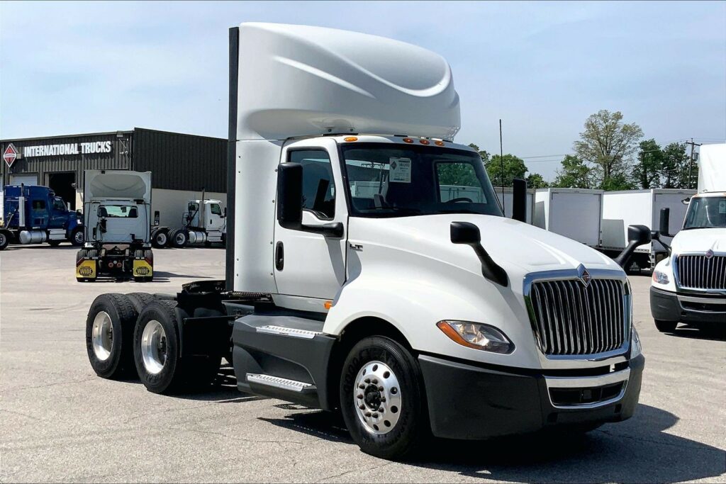 2021 CUM LT625 6×4 Day Cab