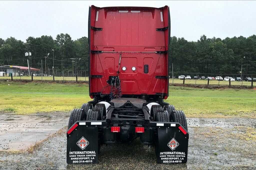 2023 CUM LT625 6X4 Sleeper