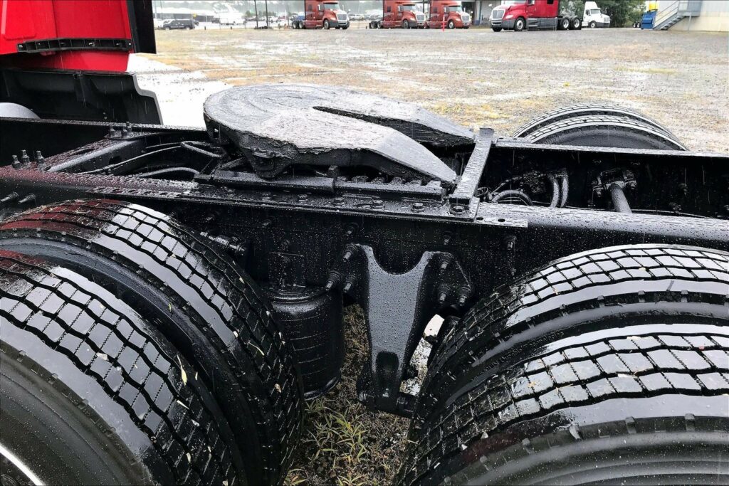 2023 CUM LT625 6X4 Sleeper