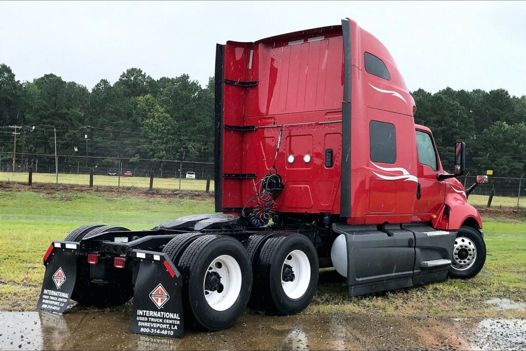 2023 CUM LT625 6X4 Sleeper