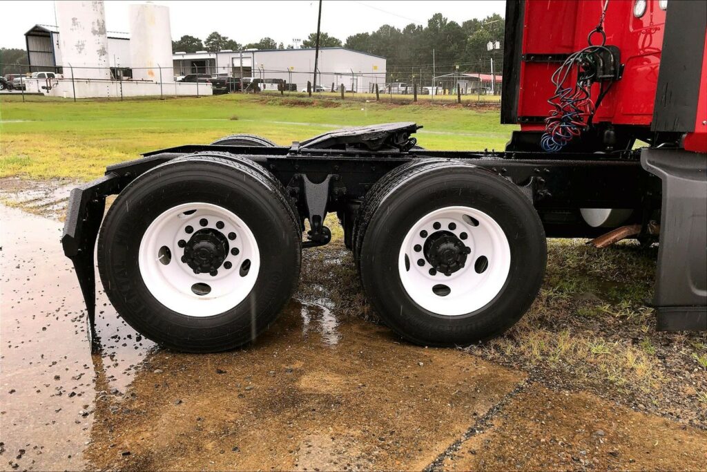 2023 CUM LT625 6X4 Sleeper
