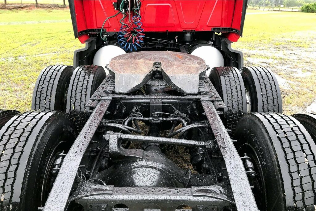 2023 CUM LT625 6X4 Sleeper