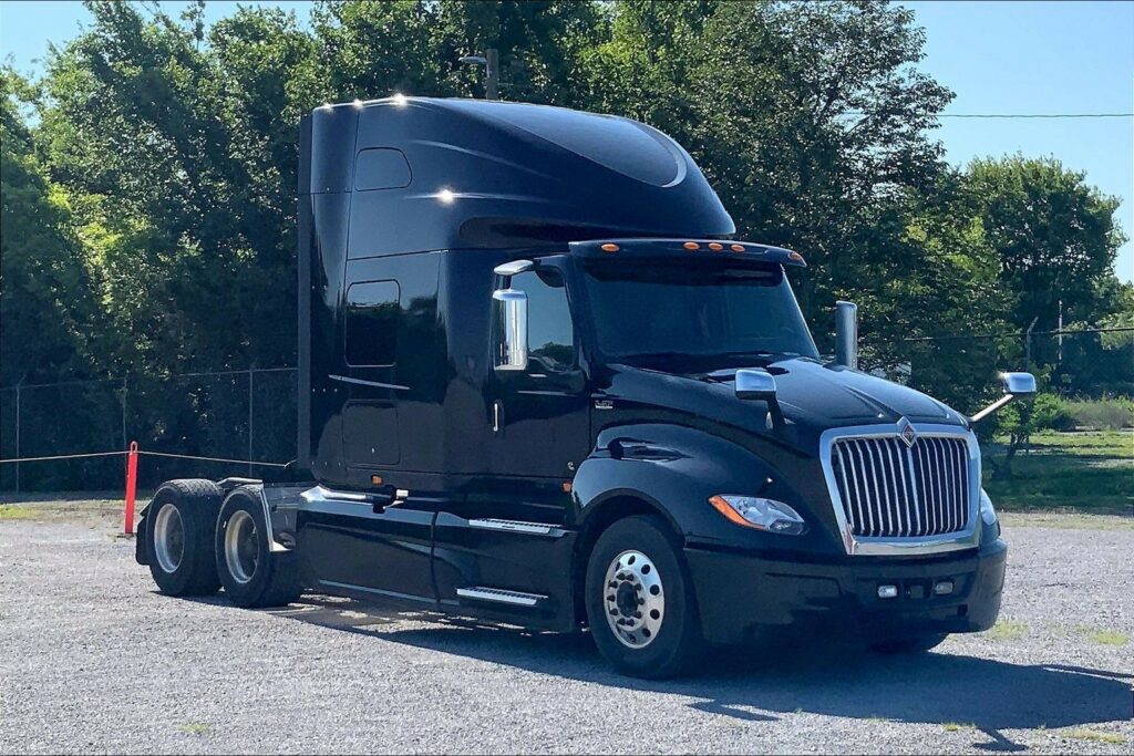 2020 CUM LT625 6×4 Sleeper