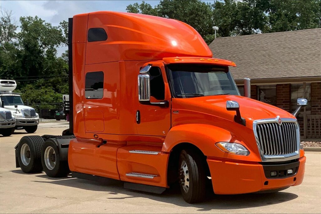 2020 CUM LT625 6×4 Sleeper