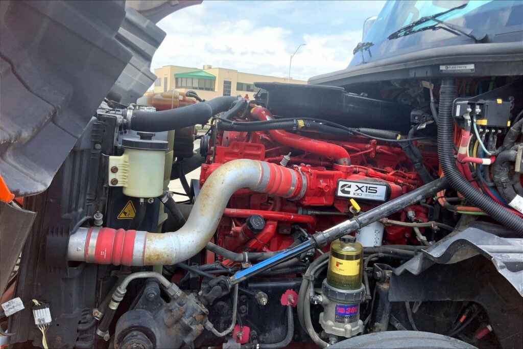 2020 CUM LT625 6×4 Sleeper