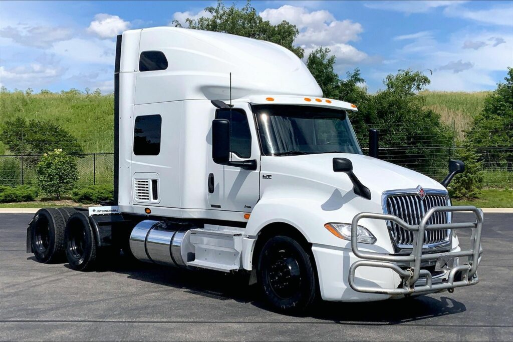 2023 INT LT625 6×4 Sleeper