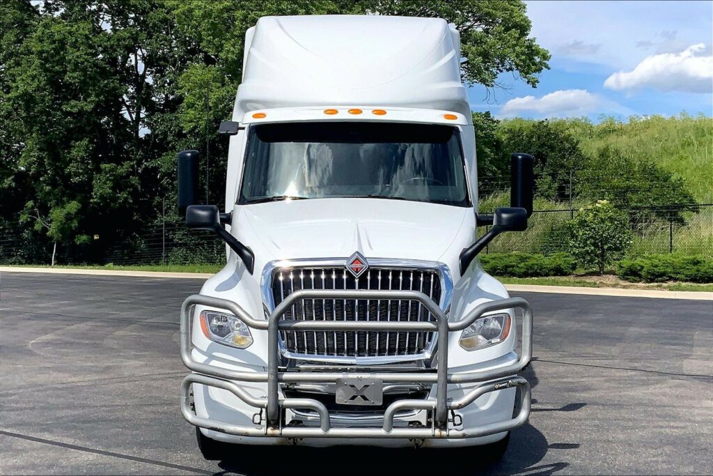 2023 INT LT625 6×4 Sleeper