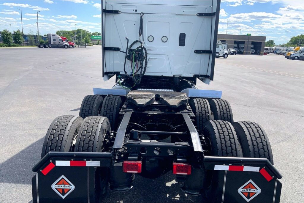 2023 INT LT625 6×4 Sleeper