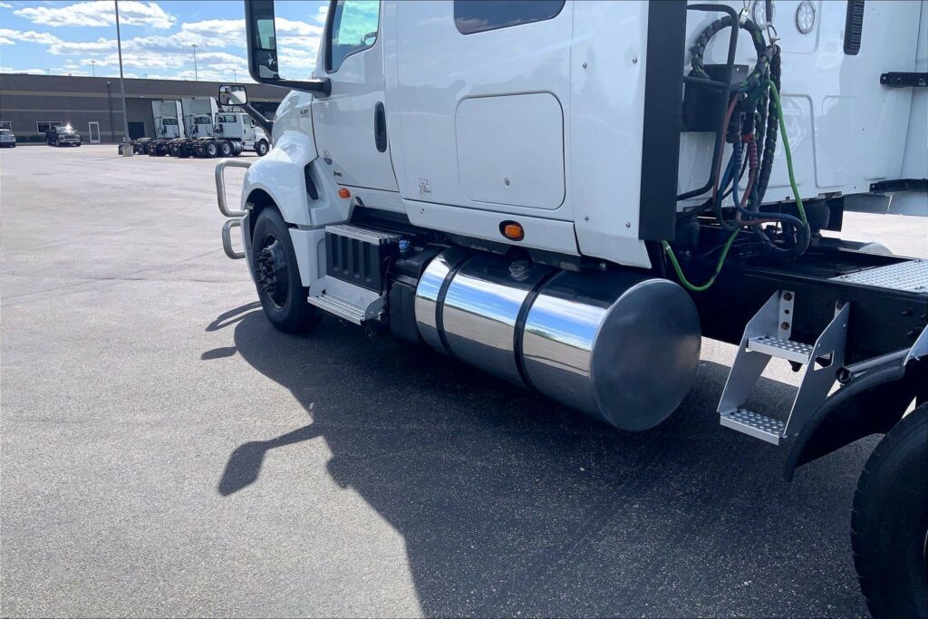 2023 INT LT625 6×4 Sleeper