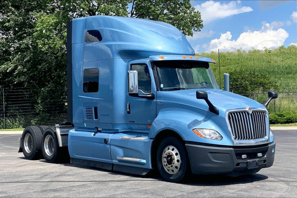 2023 INT LT625 6×4 Sleeper