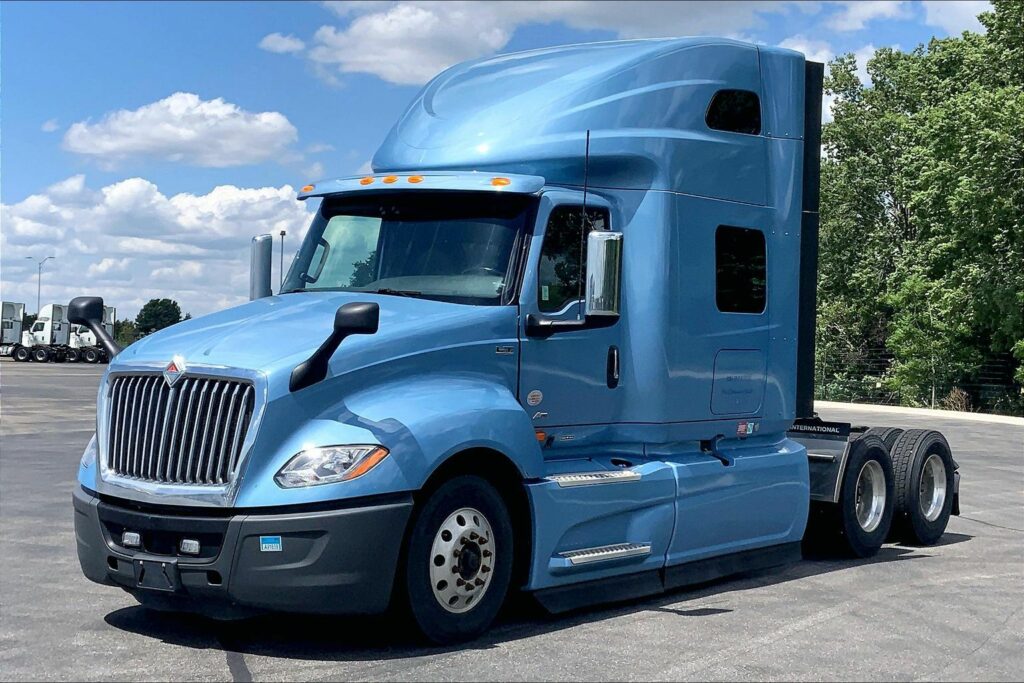 2023 INT LT625 6×4 Sleeper