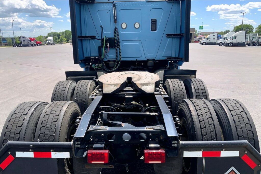 2023 INT LT625 6×4 Sleeper