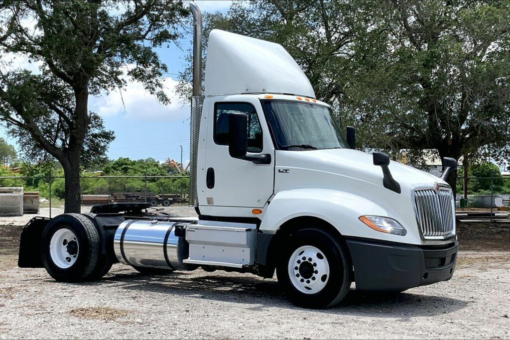 2021 CUM LT625 4×2 Day Cab