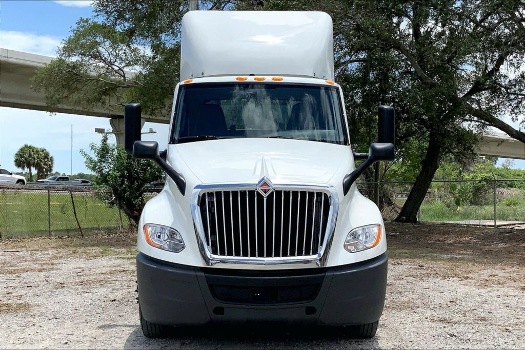 2021 CUM LT625 4×2 Day Cab