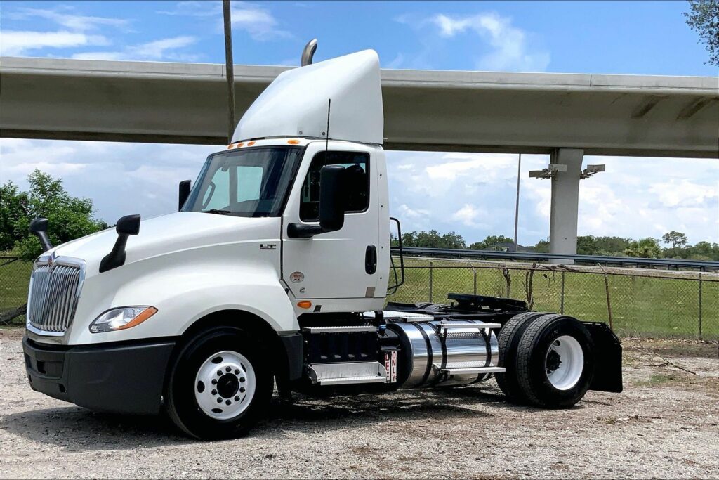 2021 CUM LT625 4×2 Day Cab