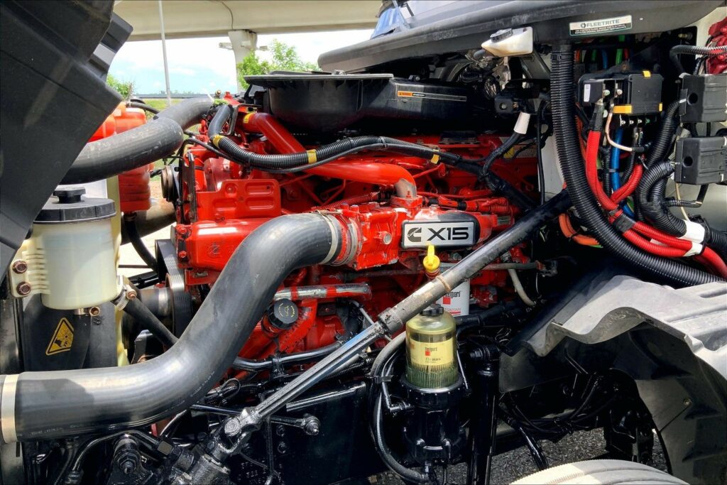 2021 CUM LT625 4×2 Day Cab