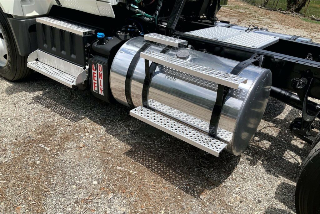 2021 CUM LT625 4×2 Day Cab