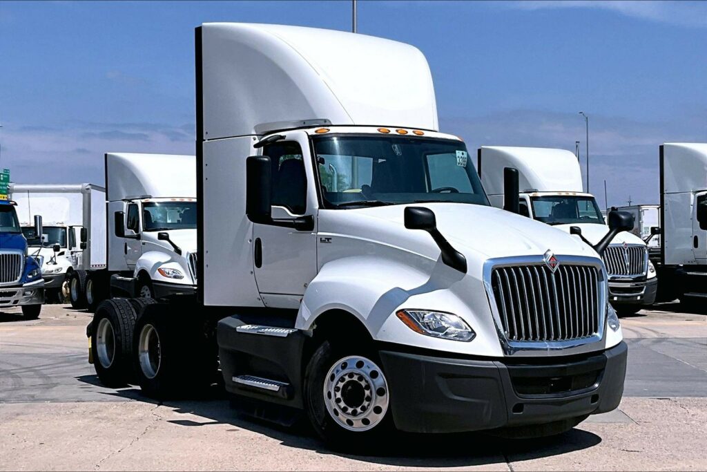 2022 CUM LT625 6×4 Day Cab