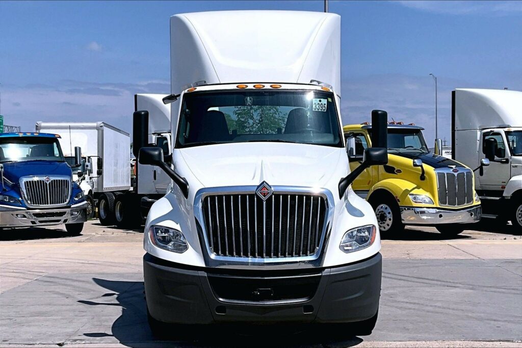 2022 CUM LT625 6×4 Day Cab