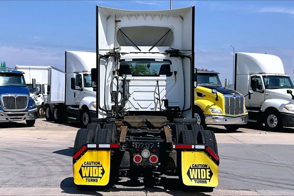 2022 CUM LT625 6×4 Day Cab