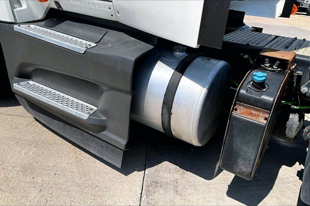 2022 CUM LT625 6×4 Day Cab