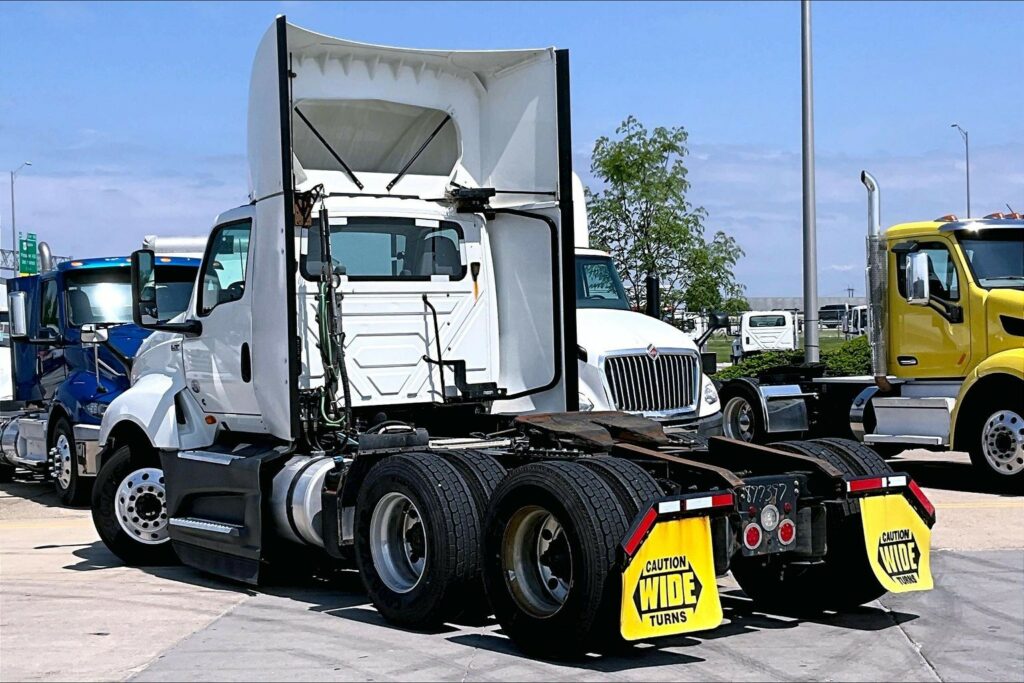 2022 CUM LT625 6×4 Day Cab