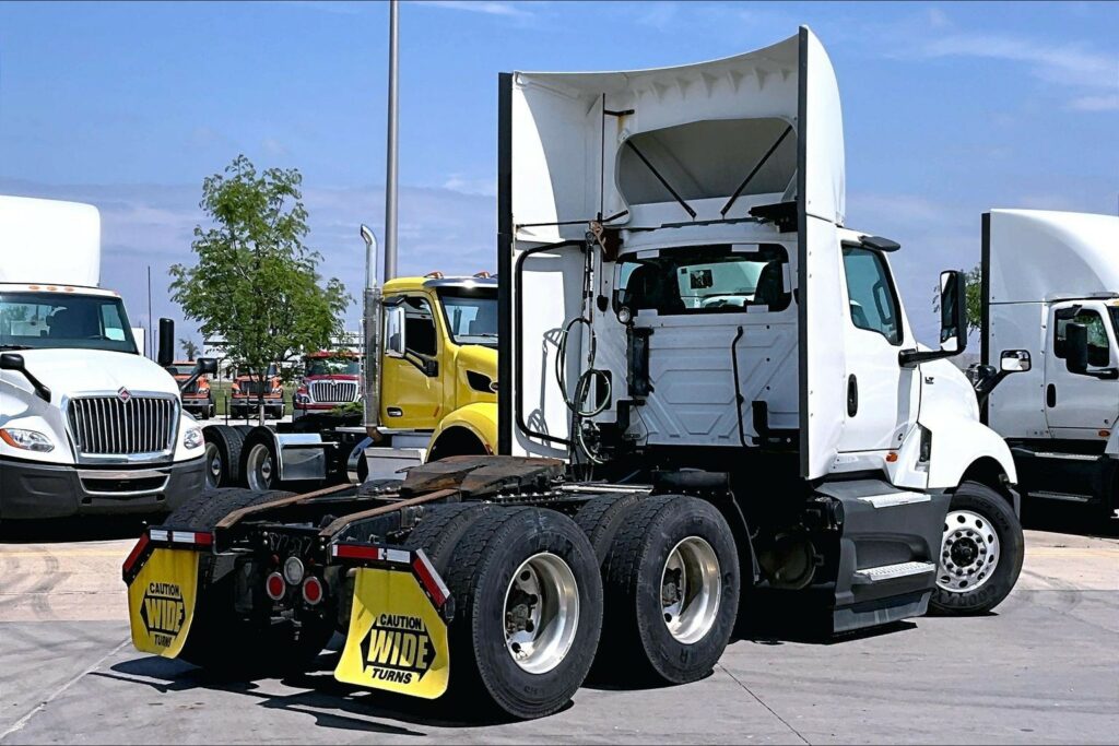 2022 CUM LT625 6×4 Day Cab