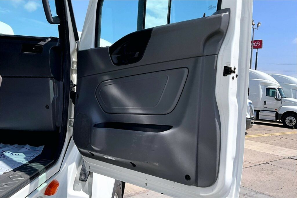 2022 CUM LT625 6×4 Day Cab