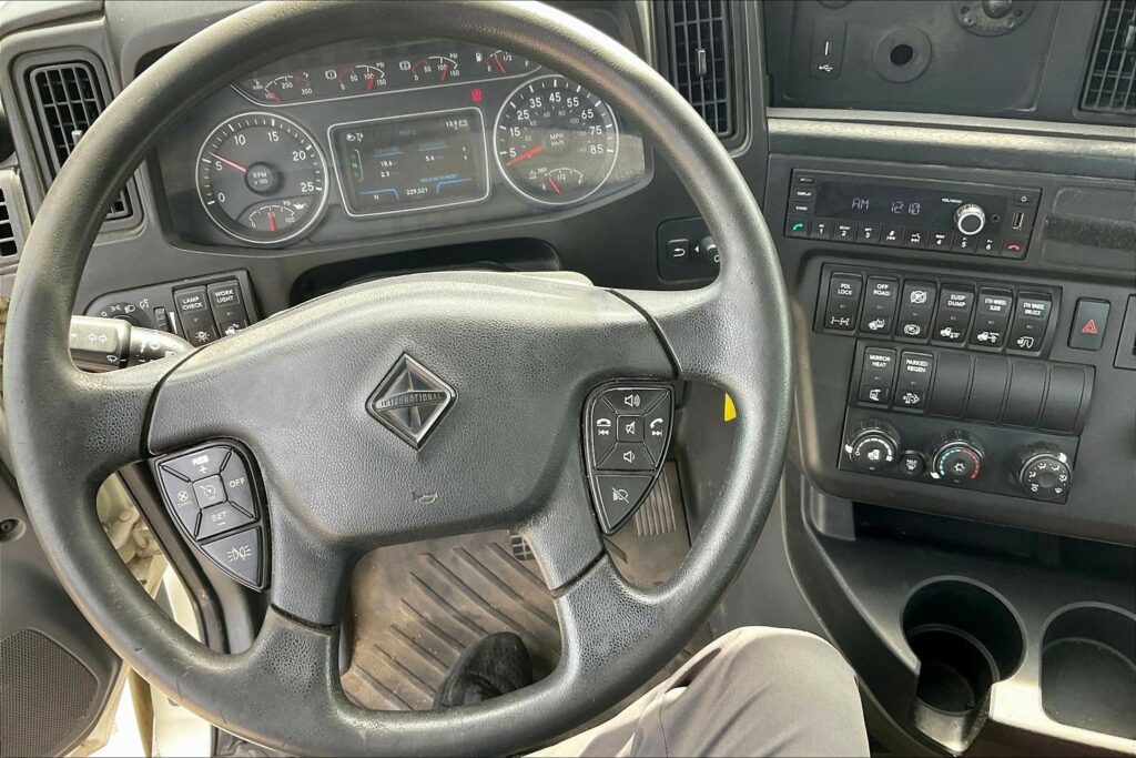 2021 INT LT625 6×4 Day Cab