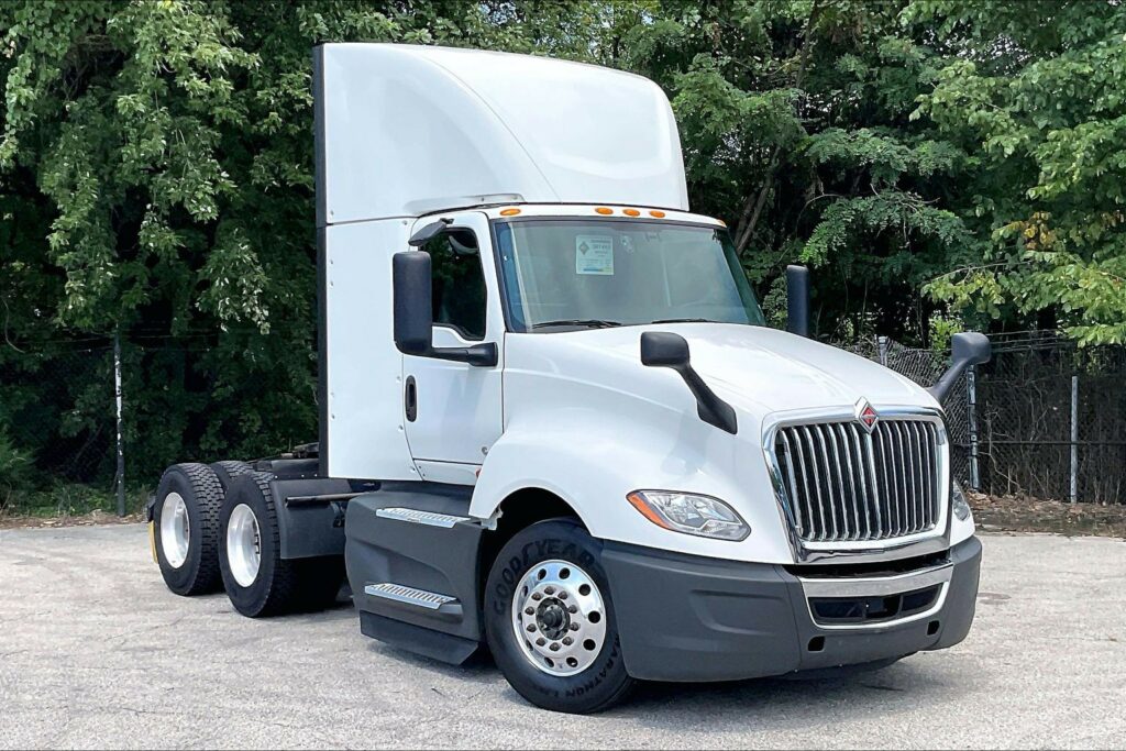 2022 CUM LT625 6×4 Day Cab