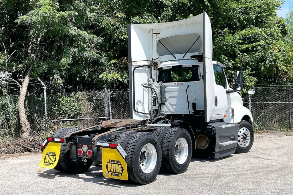 2022 CUM LT625 6×4 Day Cab