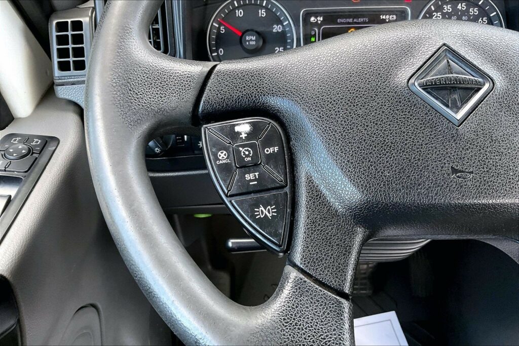 2022 CUM LT625 6×4 Day Cab