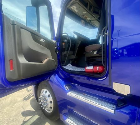 blue 2020 Volvo VNL64T760